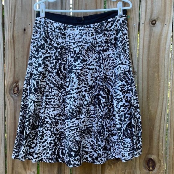 Take 50% OFF- Liz Claiborne Black And White Skirt, Size-8 - Picture 1 of 5
